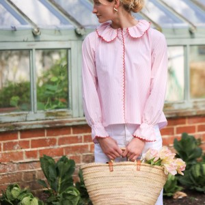 De Beauvoir Blouse Dolls House Stripe with Kiss Kiss Embroidery De Beauvoir Blouse Dolls House Stripe with Kiss Kiss Embroidery